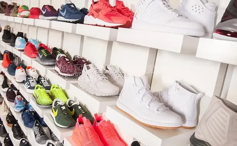 意昂3手机版登陆入口在哪里网易2024 夏季鞋履趋势：8 月至 9 月必
备时尚鞋履