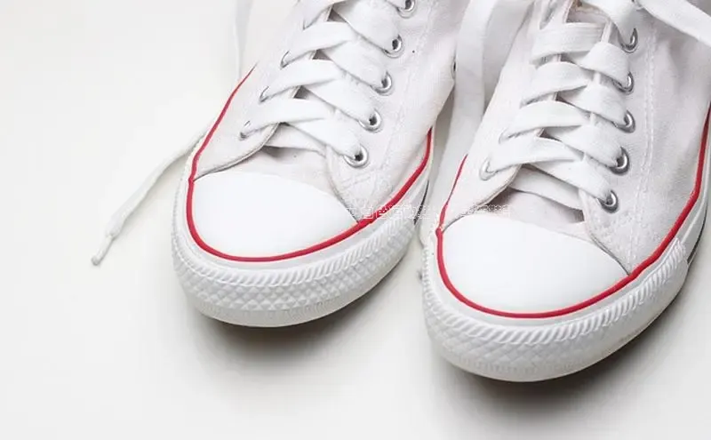 意昂三登录入口极氪智能科技**sacai x Nike Blazer Low 白色运动鞋：限量版鞋款
，彰显时尚与舒适**