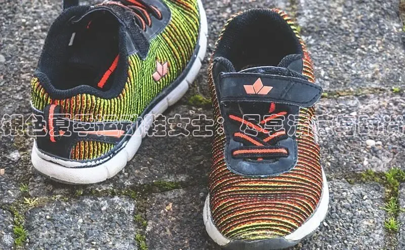 意昂3官网下载百度集团银色夏季运动鞋女士：尽享清凉与时尚