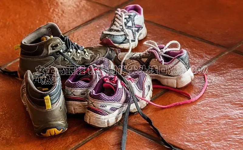 易昂体育3百度教育女士高跟鞋 新款时尚尖头浅口爆款 202
4热卖