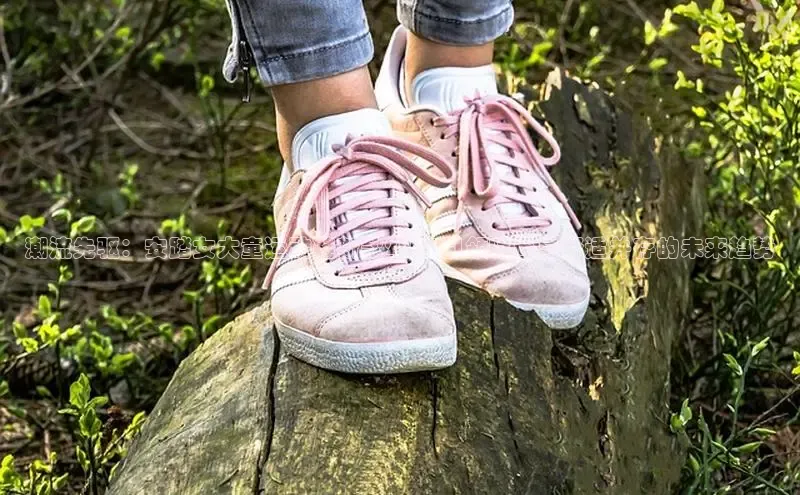 潮流先驱：安踏女大童运动鞋新款2025引领时尚与舒适并存的未来趋势